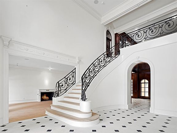 4th image of 5709 Mistletoe Ct