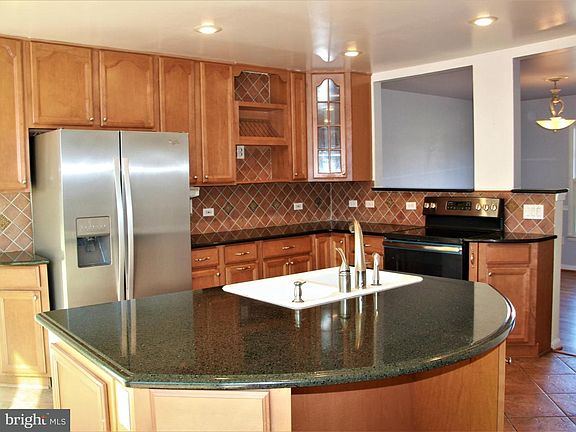 5th image of 2894 Glenora Ln