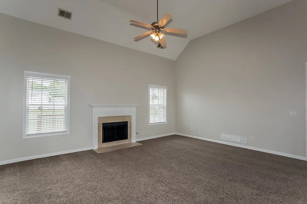 3 bed, 3.0 bath, 1719 sqft, $1,955 — Photo 3