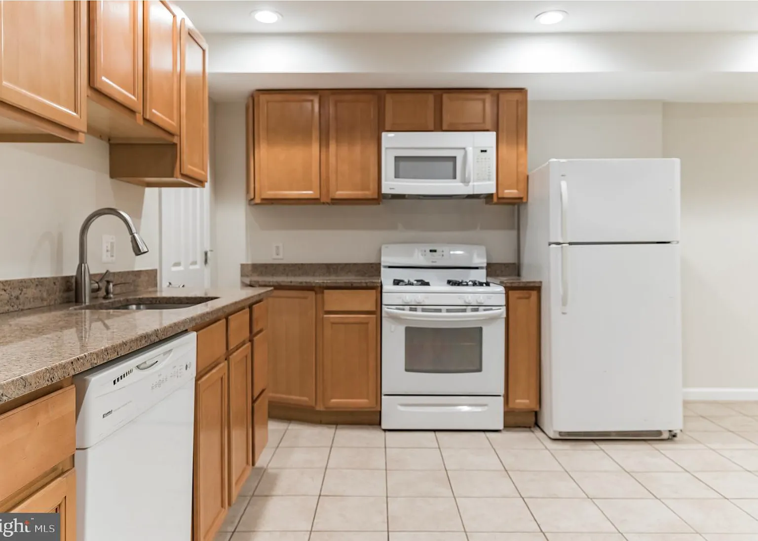 2 bed, 1000 sqft, $2,800 — Photo 4