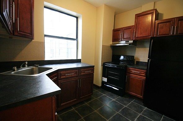 2nd image of 1110 President St