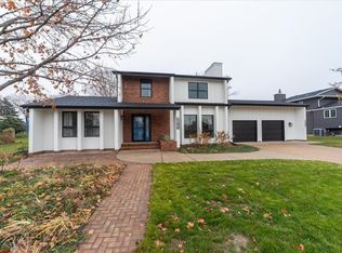 1236 Sheridan Dr, Hastings, NE 68901