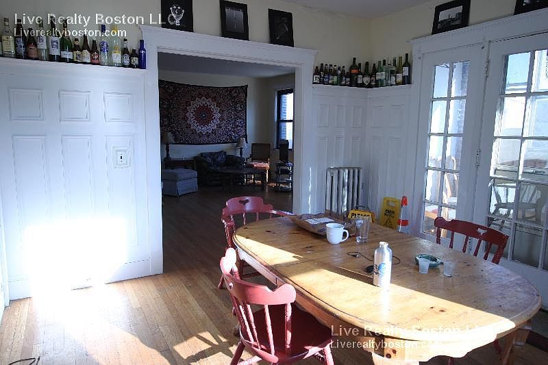 2nd image of 641 Chestnut Hill Ave