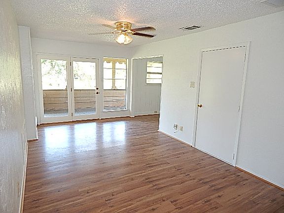 4th image of 105 Fairwood Cir