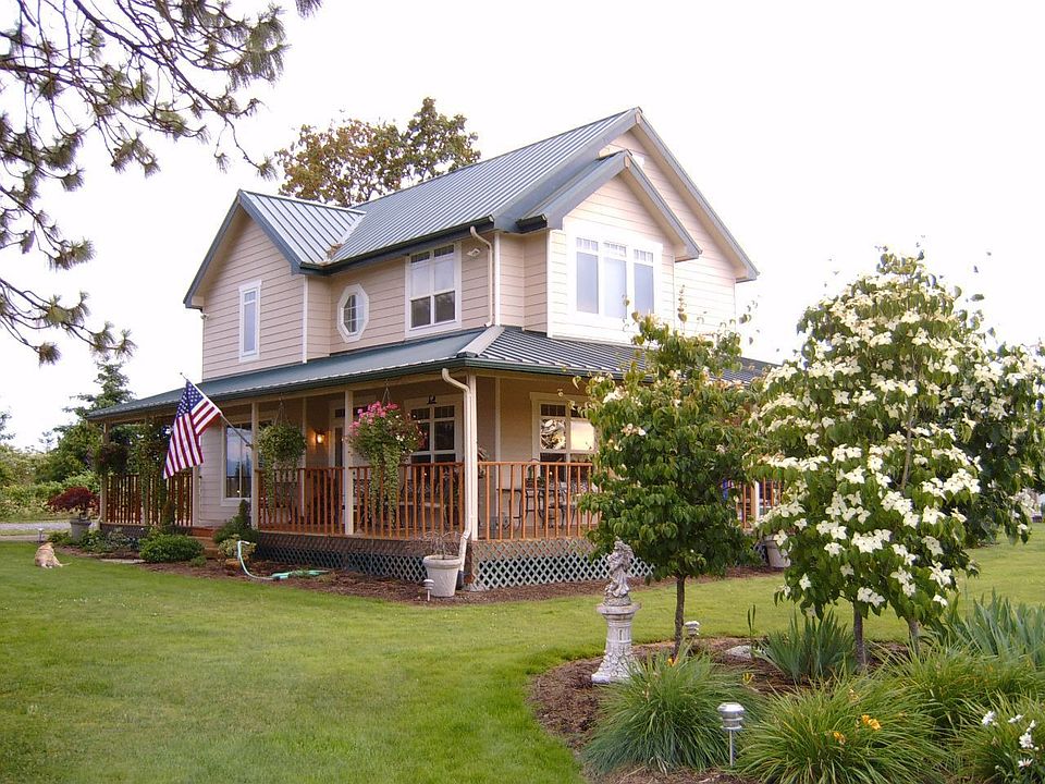 Side view w/flowering dogwoods