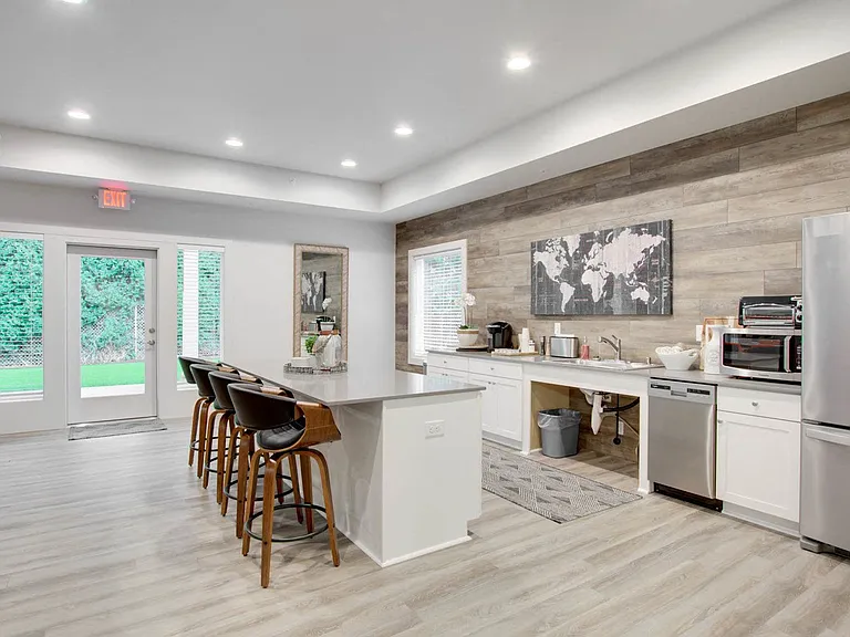Latitude 45 — Photo 21