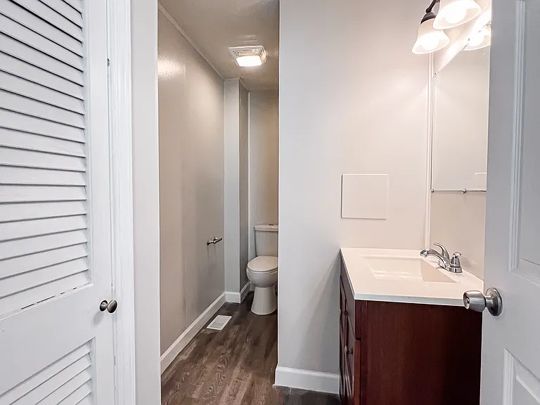 1722 Ekin Ave — Photo 9