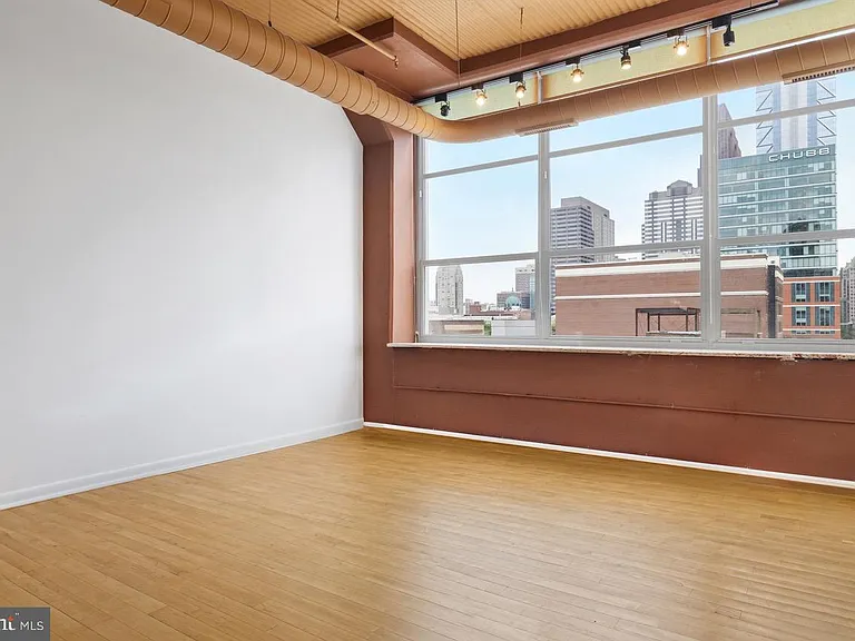 2200 Arch St #609 — Photo 1