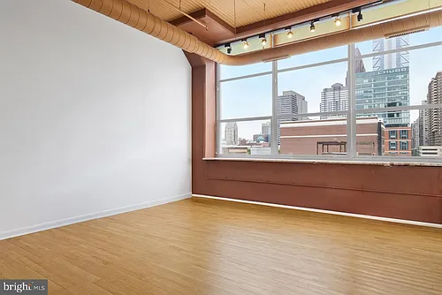 2200 Arch St #609 Photo 1