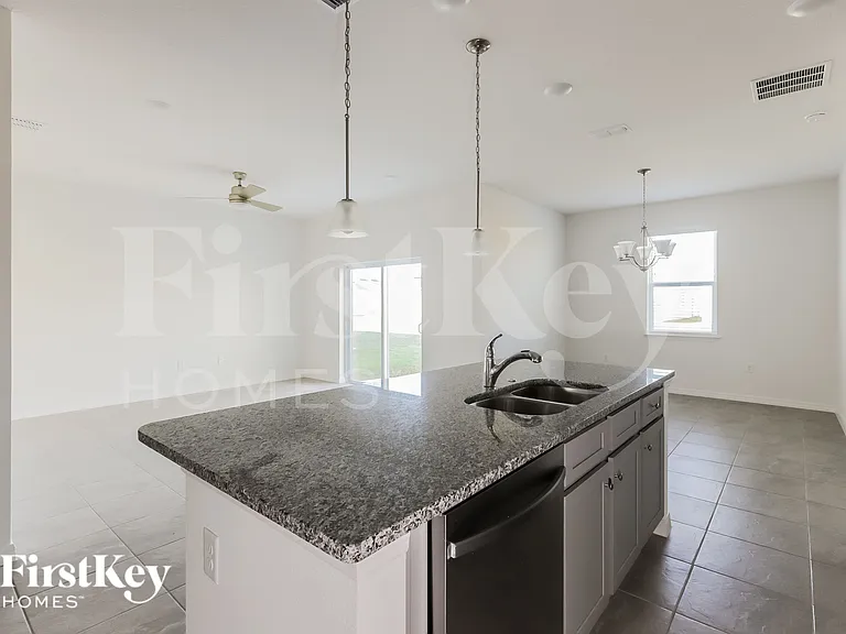 414 Reina Way — Photo 6