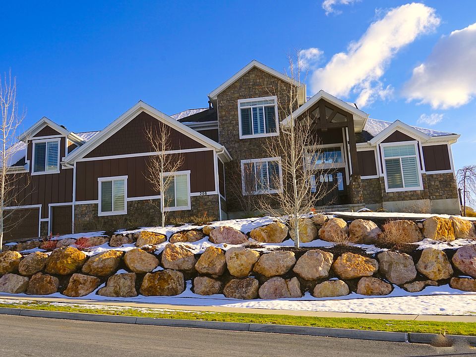 Beautifully Landscaped Yard