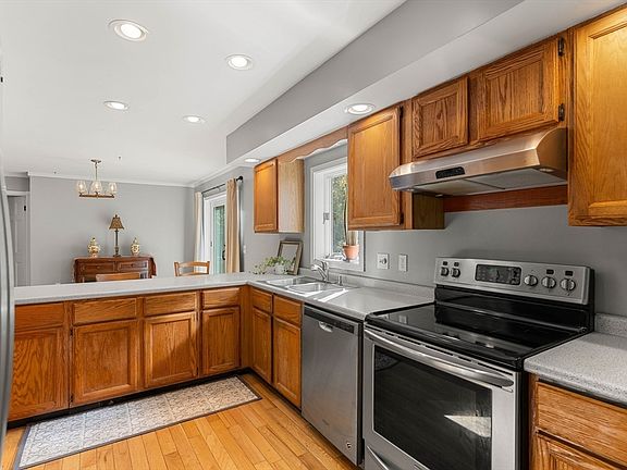 3rd image of 21 Hammond St