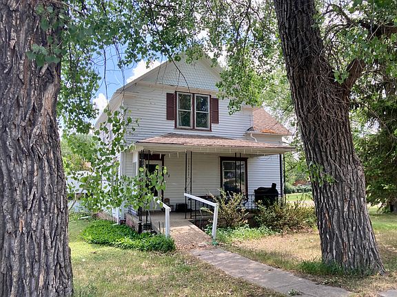 2nd image of 402 College Ave N