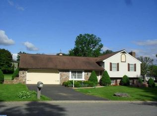 357 Flintlock Dr, Willow Street, PA 17584