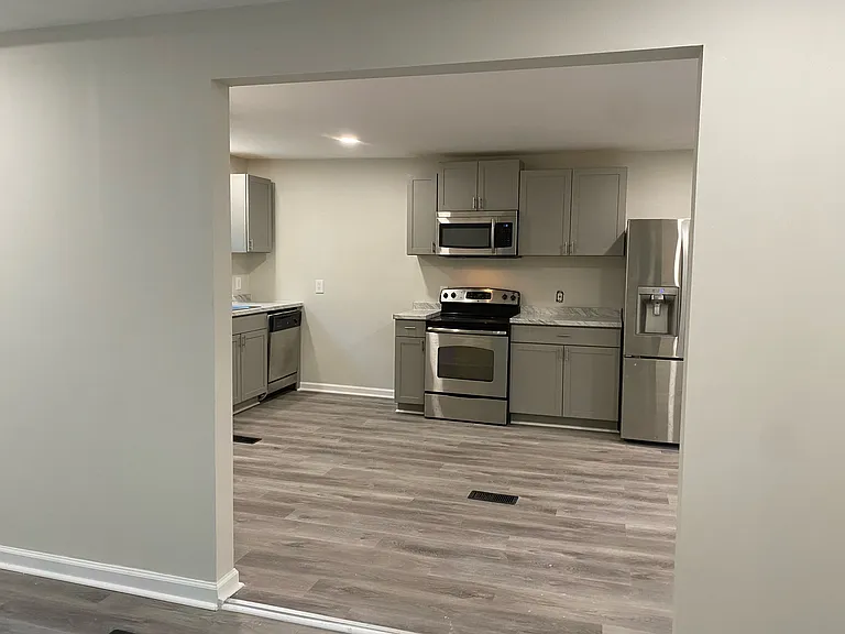 1118 Cowan St — Photo 1