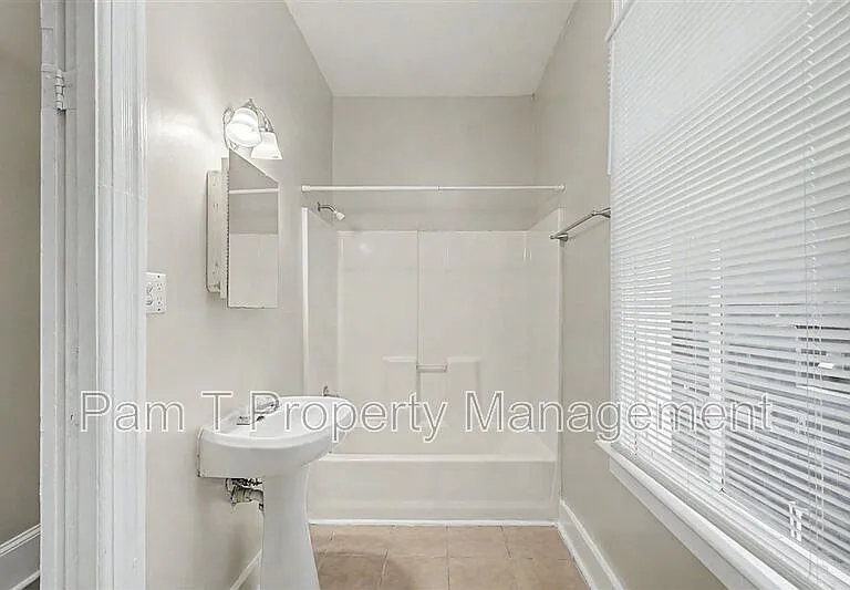 124 E Henry St #D — Photo 11
