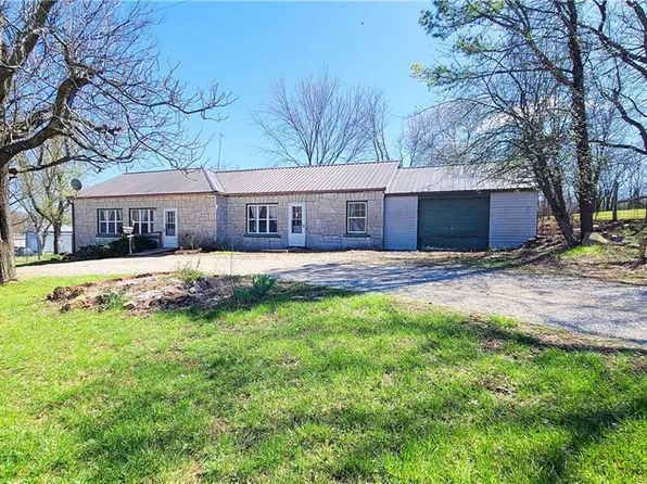 1308 E Oldtown Rd, Deerfield, MO 64741