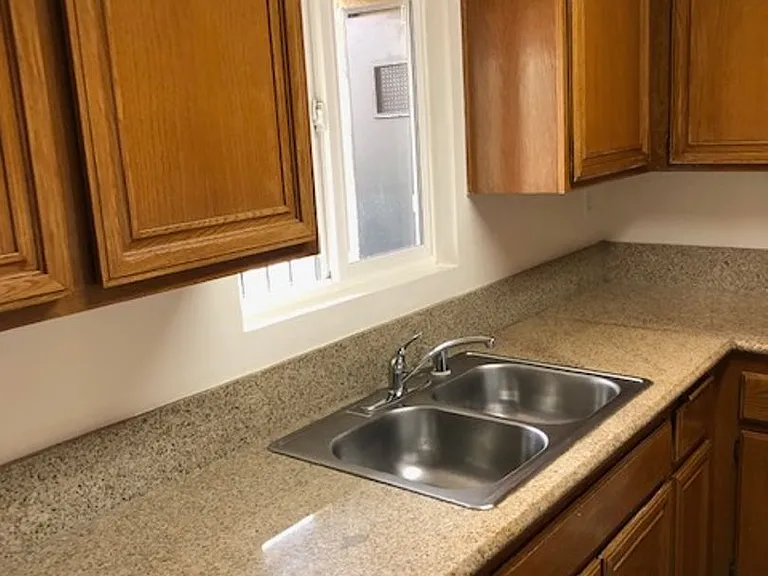 11th St Apts — Photo 34
