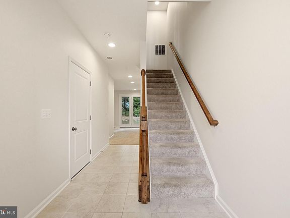 5th image of 105 Biscane Ct