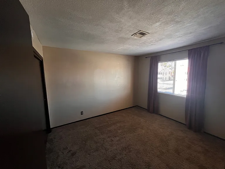 1480 Tamareno Cir #C — Photo 11
