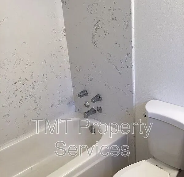 1816 F St #18 — Photo 5