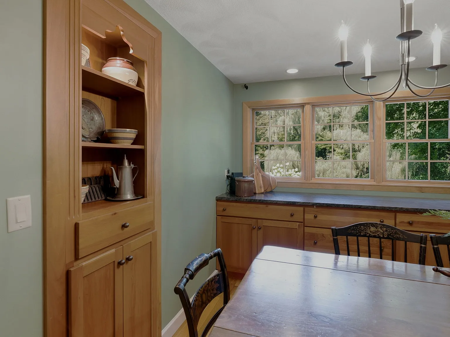 4 bed, 2503 sqft, $4,800 — Photo 2
