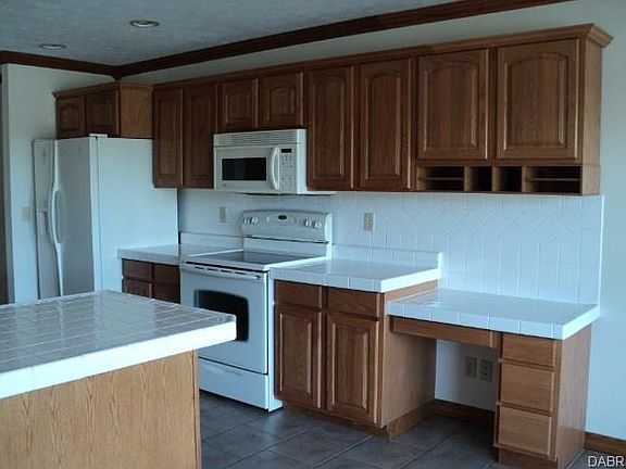 5th image of 630 N Jefferson Ave