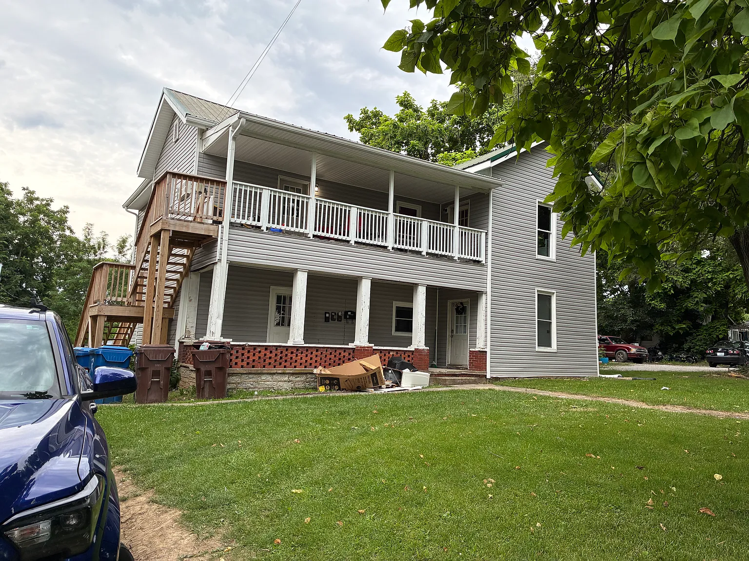 3 bed, 1000 sqft, $1,200 — Photo 1