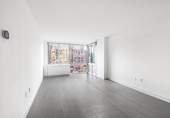 4th image of 101 W End Ave APT 14CC