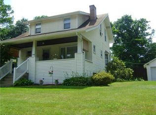 1100 Woodlawn Dr, Coraopolis, PA 15108