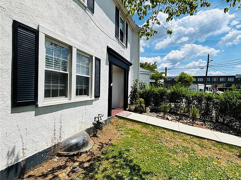 551 Park Pl — Photo 14