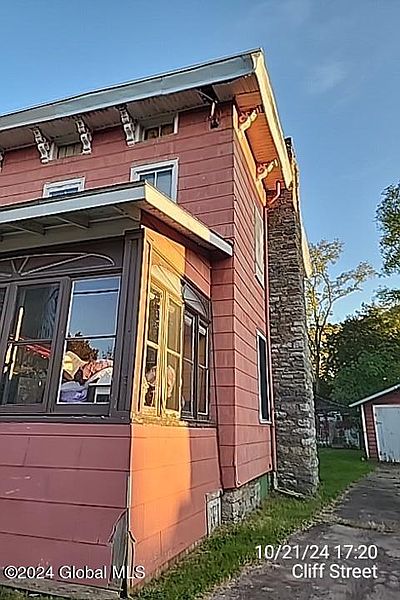4th image of 95 Cliff Street