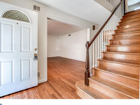 3rd image of 3219 S Landsdowne Dr