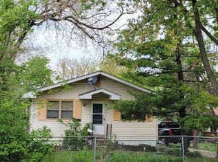 922 Solfisburg Ave, Aurora, IL 60505