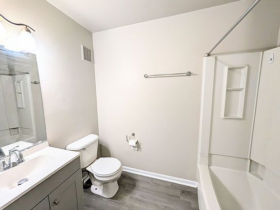 5th image of 3065 Huntleigh Dr