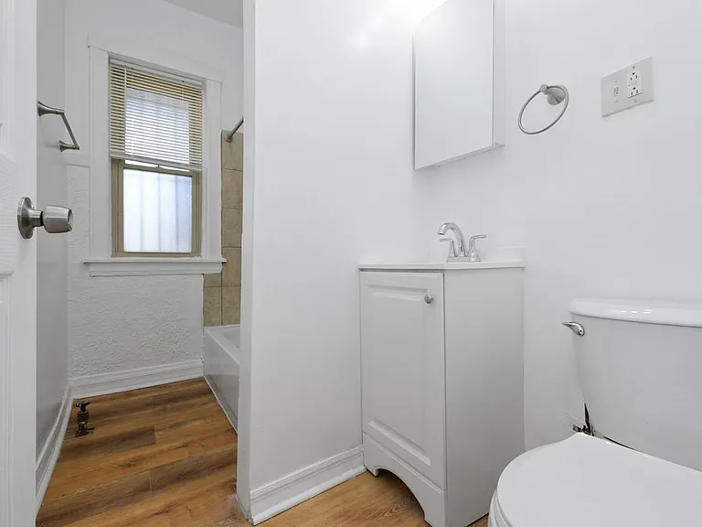 7556-58 S. Calumet Ave. / 320-28 E 76th St. — Photo 41