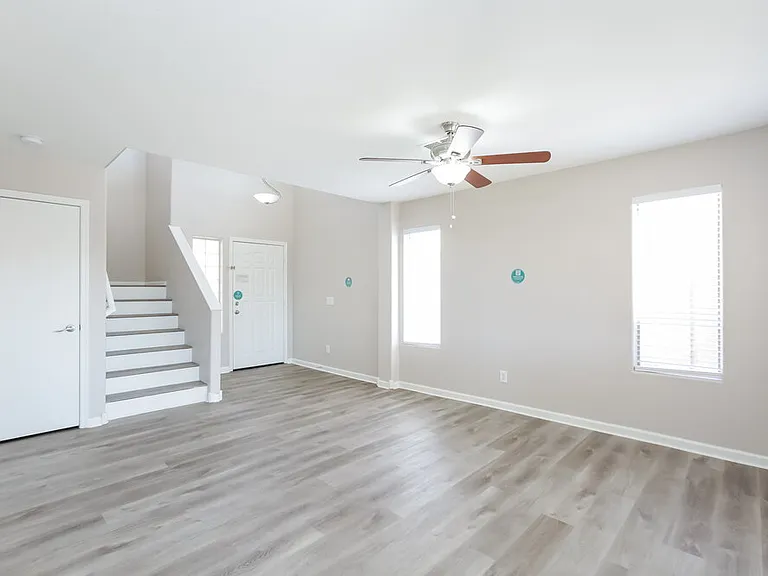 15999 W Moreland St — Photo 5