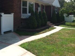 2470 4th Ave, East Meadow, NY 11554