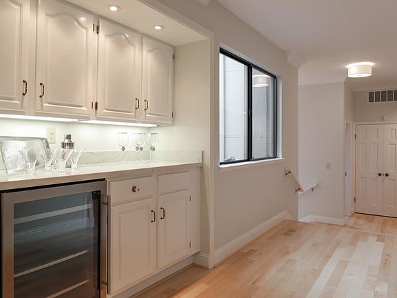 5th image of 14 Hallmark Cir