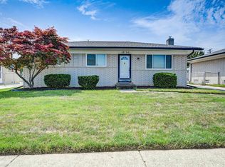 18790 Rosegarden St, Roseville, MI 48066
