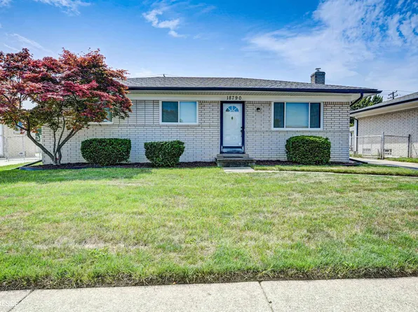 18790 Rosegarden St, Roseville, MI 48066