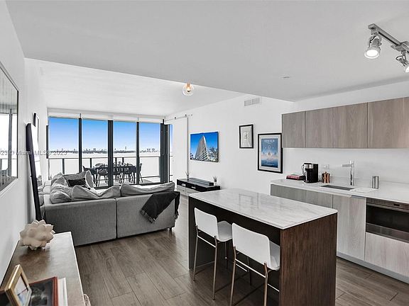 4th image of 3131 NE 7th Ave Unit 3404