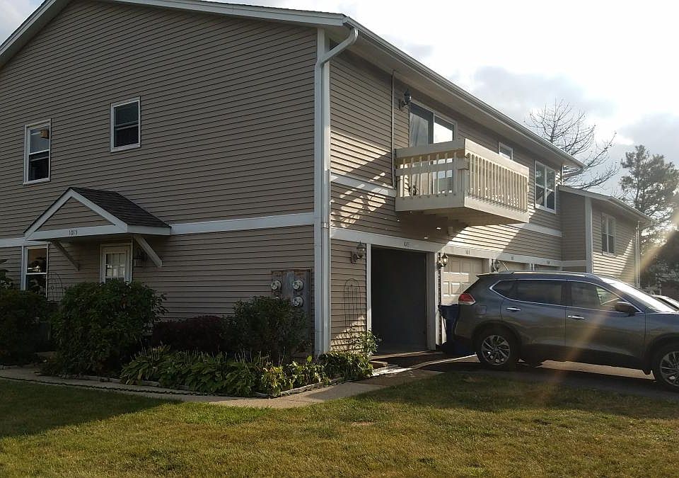 1st image of 1015 Summit Dr