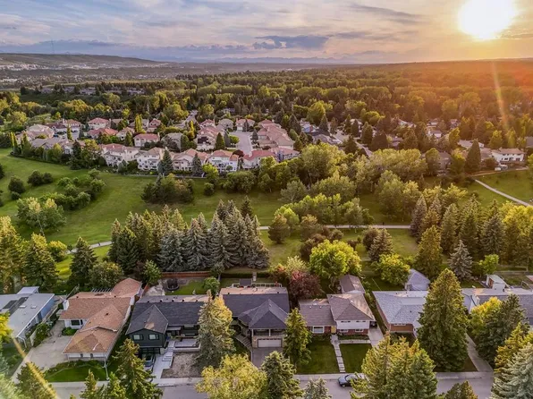 5011 SW Viceroy Dr NW, Calgary, AB T3A 0V2