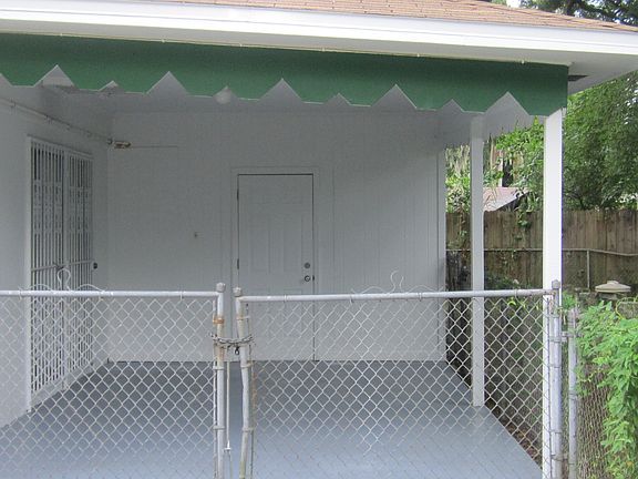 1 Car Carport & Laundry Room