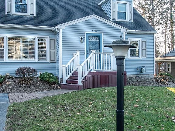 3rd image of 172 Roselawn Cres