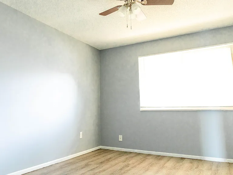 LIMITED TIME OFFER - DISCOUNTED RENTS ON STUDIO, ONE & TWO Bedroom Apartment & Townhomes!! — Photo 28