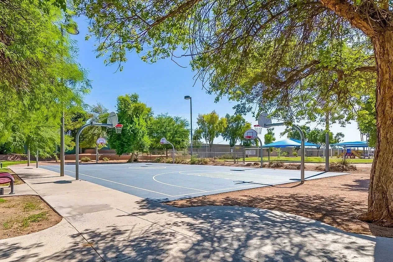 2 bed, 1.0 bath, 1020 sqft, $1,650 — Photo 2