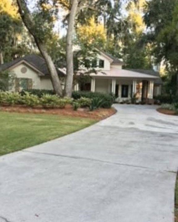1st image of 13 Parkwood Dr