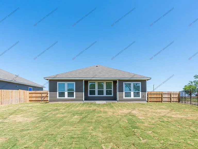 7429 Hudson Grove Dr — Photo 16